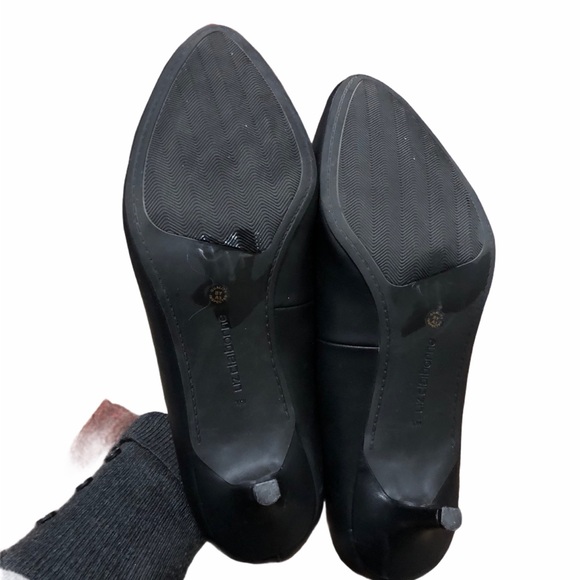 Liz Claiborne Black Pumps - Picture 2 of 2